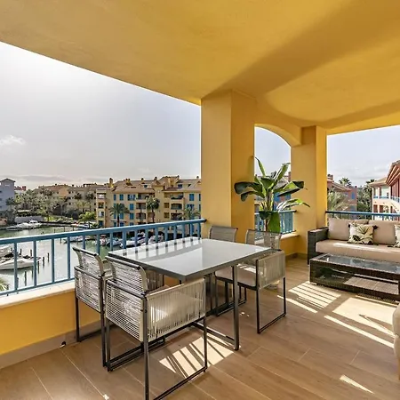 Apartment Waterfront Polo Royale Iii *