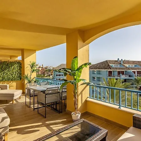 Apartment Waterfront Polo Royale Iii *